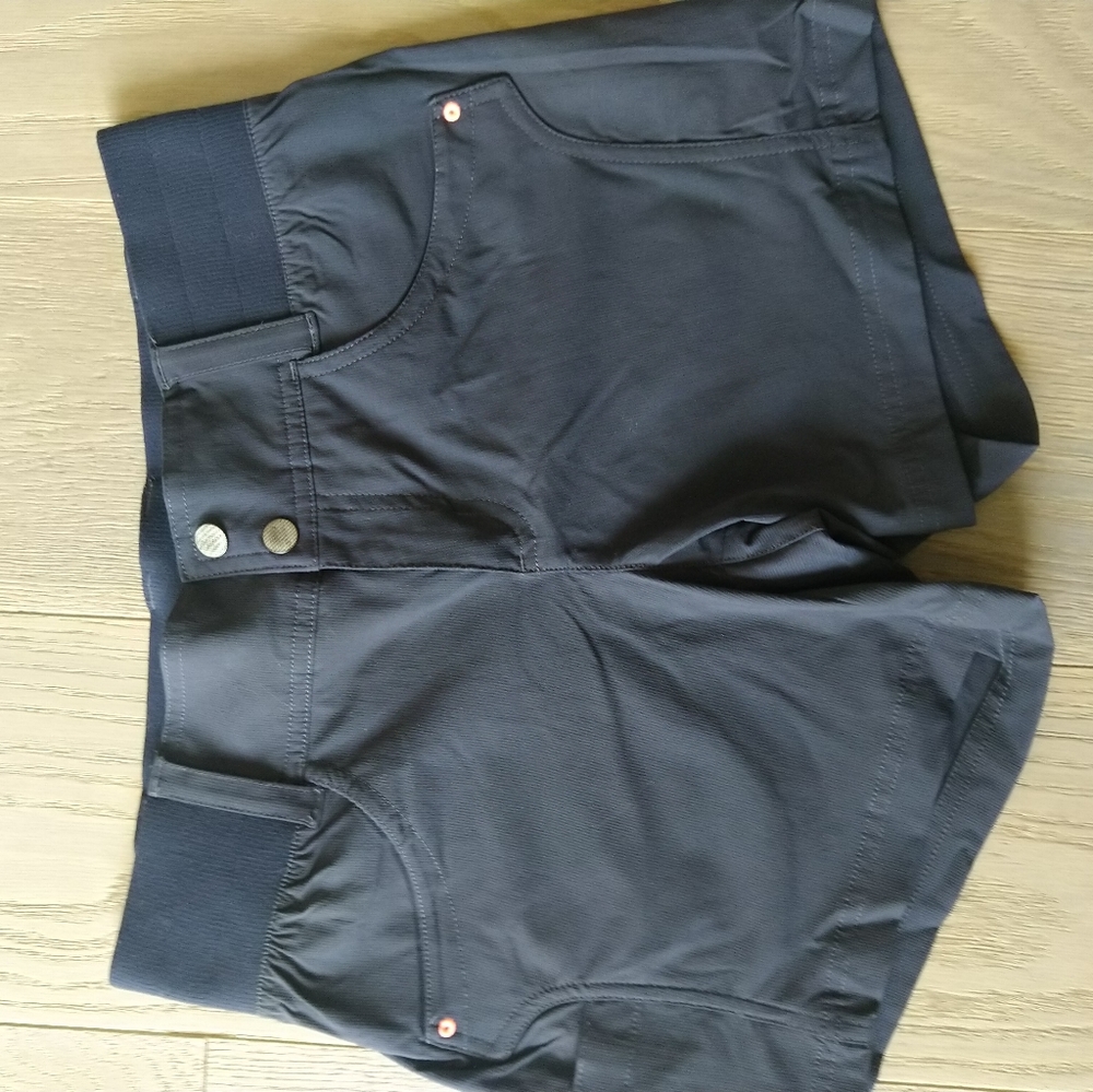 Title Nine Clamber shorts Size 4 Navy blue